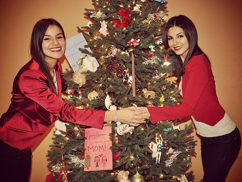 victoria-justice-with-her-sister-on-christmas-on-instagram.jpg